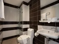 فندق آي تشيك إن تشيل باتونج Hotels near شاطئ كاليم (Kalim Beach)