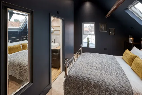 Host & Stay | The Loft @ Skinner St - Homestays