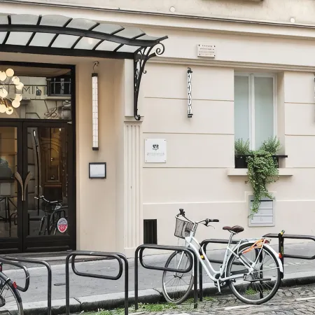 Artemisia Montmartre Отели рядом с достопримечательностью «Театр Ля-Сигаль»