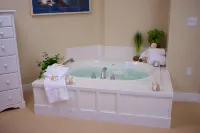 Urban Lodge Hotel - Hot Tub