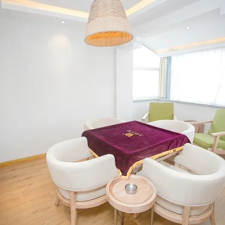 Changchun Lanhai Tangquan Business Hotel