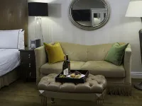 The Manhattan Club Hotel berhampiran Dewan Carnegie