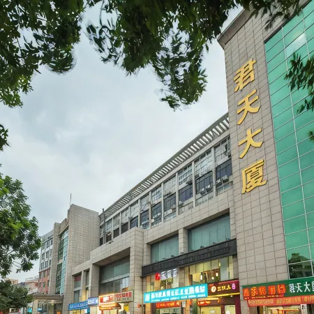 Leyizhu Hotel (Guangzhou Jiahe Wanggang Metro Station Jinbo Plaza Branch) Отели рядом с достопримечательностью «Байюнь»