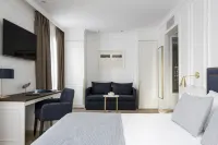 Hotel Midmost by Majestic Hotel Group - Balcony