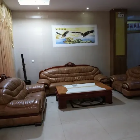 Leye Huali Business Hotel