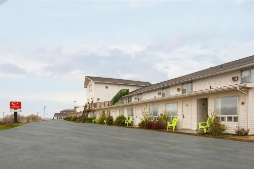 Econo Lodge  Inn & Suites