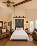 Talisman Amazing Views!! Walk to Uptown: Sleeps 4 - balcony