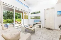 Idyllic Grace Bay Getaway villa 250 yards to Grace Bay beach - 4 stjerner