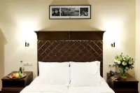 11 Hotel & Garden