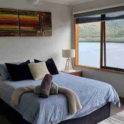 Absolute waterfront home on the Hawkesbury River perfect for fishing & relaxing Rooms