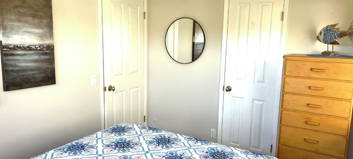 Oceanfront Dolphin Views at the Edge of the USA. 2-Bed 1-Bath Pet-Friendly. Hotels in Encinitas