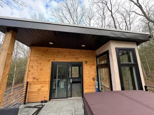 Secluded modern cabin with hot tub - Chalets