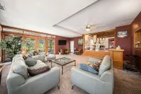 3-bedroom house with AC and WiFi within walking distance of The Big House!