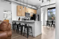 TC 2 BR Condo w/Rooftop Hot Tubs, Top Location, Dog Friendly!