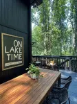 Charming Treehouse cabin with WiFi, Hot tub, Firepit in marvelous Smithville - 4-Star
