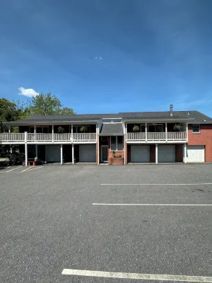 Adorable Downtown Black Mountain Retreat - Steps to Everything