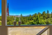 Tree Top Views!/ 17 mi Yose South Gate/8.6 mi Bass Lake/Dog Friendly/Fenced Yard