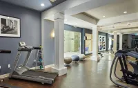 Beverly Hills Vibe 1 BR Apt + Parking, Pool Access - Homestays