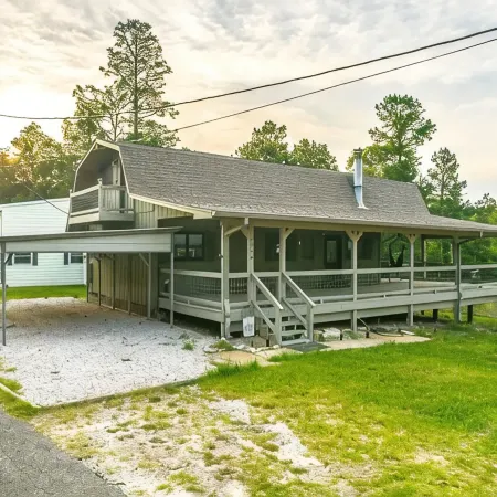 Lake Views, Short Walk to Water, Joy Rock Garden, Sleeps 7