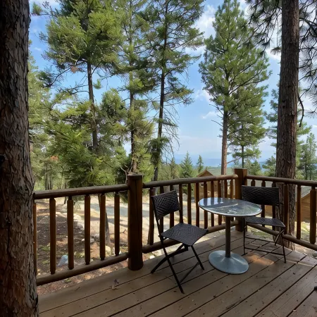 Gated Luxury Queen Bed Cottage Sleeps 2 Air Conditioning Kitchenette EV Charger