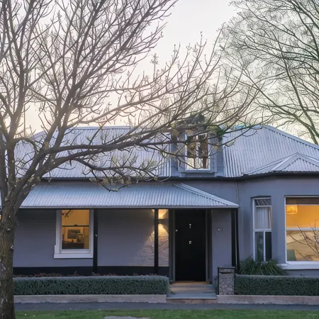 LUXURY IN THE HEART OF ORANGE. 1 MINUTE WALK TO BEST CAFES AND RESTAURANTS
