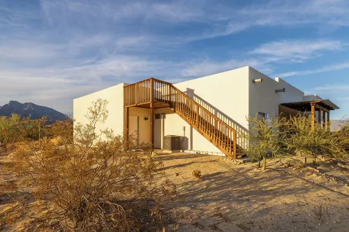 Stylish and Private Adobe Retreat with Views in Borrego Springs / Anza Borrego