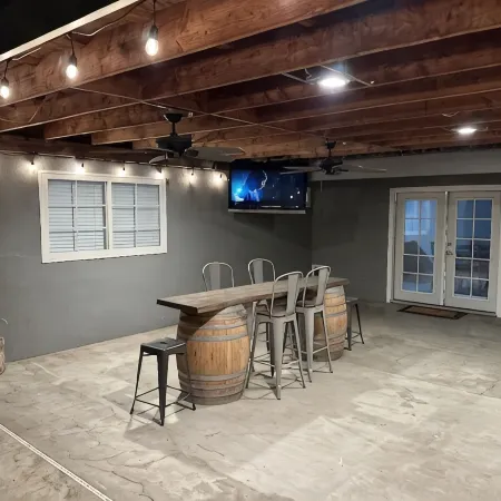 Cozy 3 bed/ 2 bath with a Brewery Feel Patio