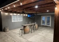 Cozy 3 bed/ 2 bath with a Brewery Feel Patio - 주방