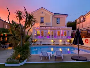 Riviera Lodge Hotel