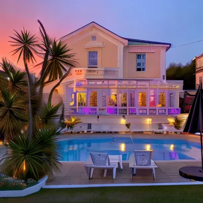 Riviera Lodge Hotel Отели рядом с достопримечательностью «Художественно-исторический музей Торр-Эбби»