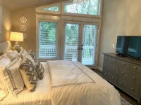 Quiet Carriage House Charmer NEW KING BED