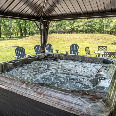 ~Serenity~A Unique Destination -Sleeps 14 5Br/3Bath/Gameroom-- Close to Lake