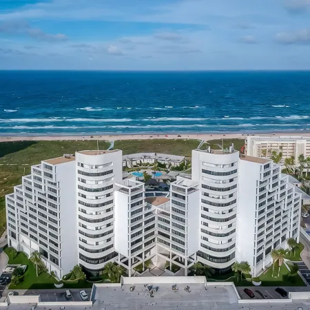 Modern Spacious 2BR 2.5 baths Beachfront w/stunning Beach/Bay Views Sleeps 6
