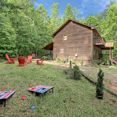 Ruby Charm 5BR Cabin near Helen Main St, Anna Ruby Falls & Tanglewood! 🍁