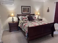 Beautifully Clean, Decorated, Cozy Chalet in an Amenity Rich Community - Hytter