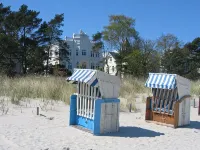 Peaceful, Sunny  Vacation Apartment Directly on the Beach Promenade, Beach - บังกะโล