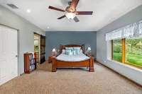Quiet country getaway with STUNNING VIEWS, 4 bedrooms, 3 1/2 bath, large garage. - 4-Star