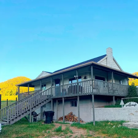 Charming farmhouse property on 20 acres of land, comfortably sleeps 13