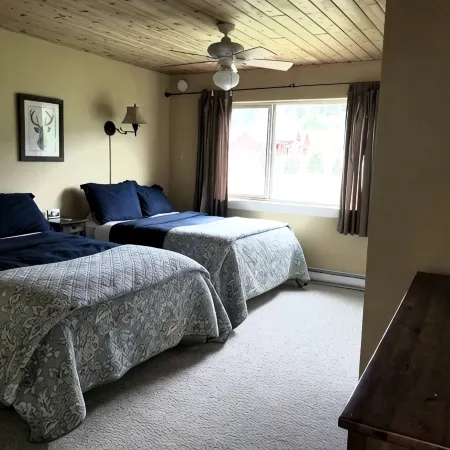 Idyllic Big Sky Stay, Immaculate 3bed/3bath Townhome, Private Hot Tub
