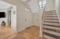 Beautifully renovated 2 Bedroom, 1st Floor apt -Greenport Village, Walk to town! - Wifi