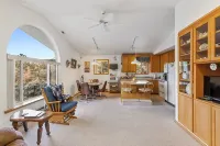 Mack and Spot House with incredible views! - Homestays