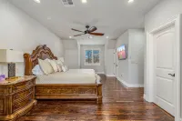 New Luxury Water Front Oasis with New Private Dock & Hot Tub!! - 4-Star