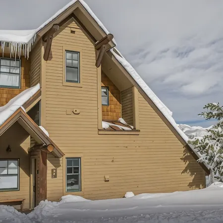 Cozy Saddle Ridge Townhome, walk/ski to Iron Horse & Pony Express Lifts!