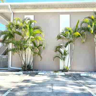 Cozy 2-Bedroom Pool Front Beach Condo in Delightful Cape Canaveral with AC, WiFi Hotel Exterior