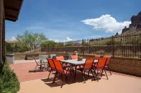Superstition Mountains Apache Junction - sleeps 16