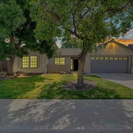 Magnolia Peaceful Vibes + Cozy Near Hospital Lemoore Base and centrally located