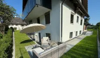 Moderne, Ruhige Gartenwohnung mit Gemütlicher Terrasse Zwischen Stadt und Natur Hotels in 
