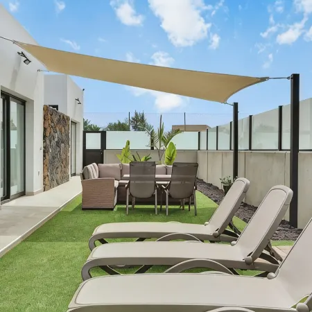 Mariposas Lajares 4, Villa Moderna Tranquila y Espaciosa, Para Familias y Amigos