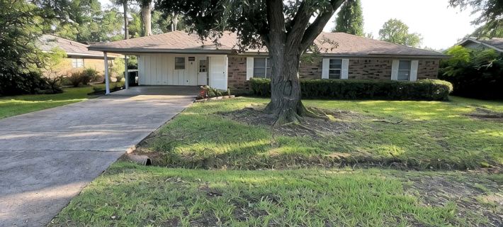 Cozy 4BR Home with Office, Fitness Area, Spacious Backyard & Pet-Friendl Hotels in Monroe