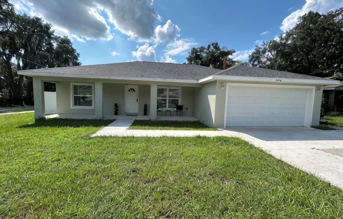 Charming 3-bedroom house in serene Eustis with POOL! Mins to Downtown MT. DORA.